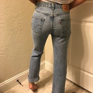 LEVI MOM JEANS